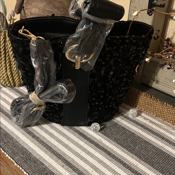 Badgley Mischka Sequin Black Shoulder Bag - Picture 4 of 7